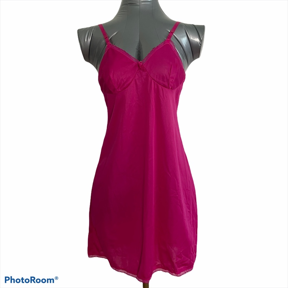 🌸 5 for $25 // Vintage Sears 60’s fuchsia slip nightgown
